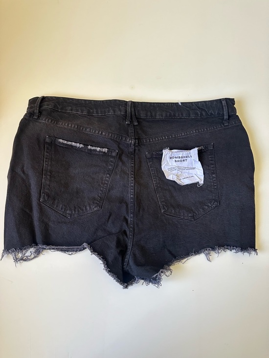 Good American Bombshell Distressed Fly Button Denim Shorts Black NWT~20 - Picture 2 of 4